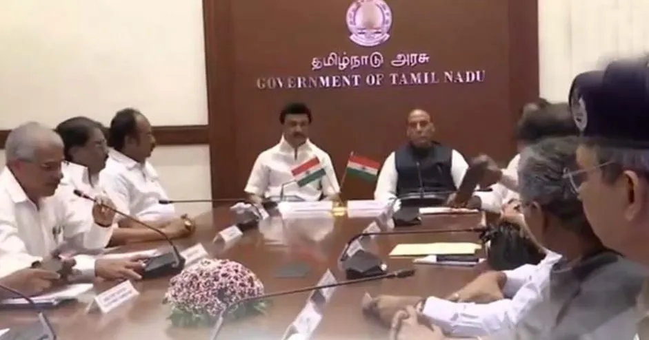 CM स्टालिन ने रक्षा मंत्री राजनाथ सिंह से अधिक से अधिक संख्या में हेलीकॉप्टर तैनात करने का किया आग्रह 