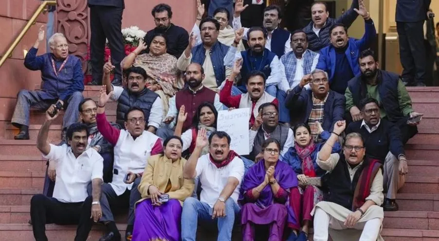 TMC ने सांसदों के निलंबन को ‘तानाशाही’ करार दिया, इसे बताया- विपक्ष को दबाने का प्रयास 