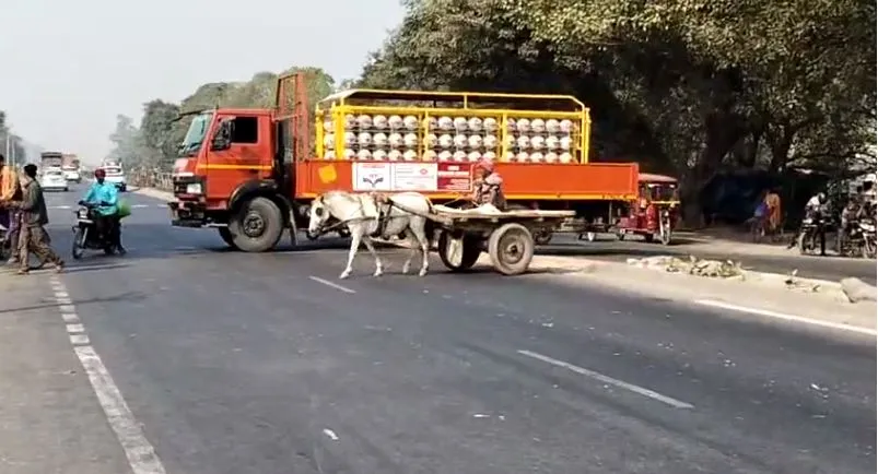 शाहजहांपुर: कोहरे में जानलेवा हो सकते हैं लखनऊ-दिल्ली फोरलेन के अवैध कट