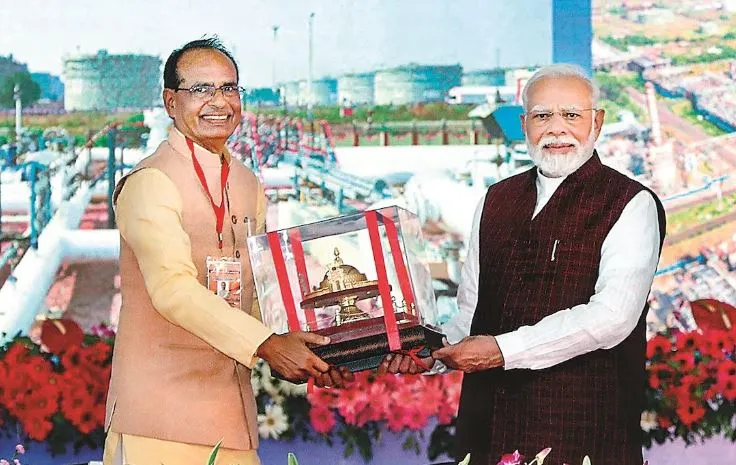 मुख्यमंत्री कौन को लेकर भाजपा में चर्चा शुरु, मप्र में शानदार जीत के बाद चौहान की दावेदारी मजबूत