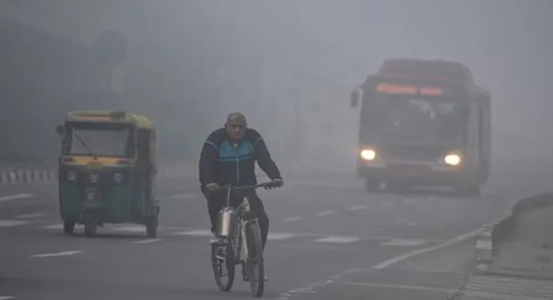 दिल्ली में वायु गुणवत्ता ‘बहुत खराब’ श्रेणी में दर्ज, न्यूनतम तापमान औसत से पांच डिग्री अधिक