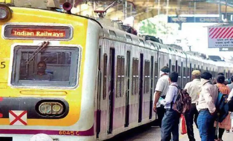मुंबई:आंबेडकर की पुण्यतिथि पर मध्य रेलवे चलाएगा विशेष ट्रेनें और अतिरिक्त लोकल सेवाएं 