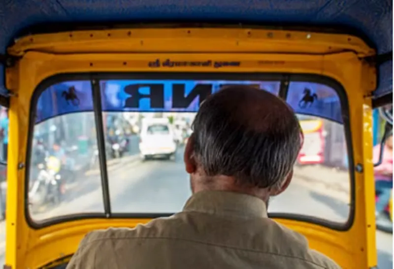 हल्द्वानी: सांसत में सवारियों की जान, दारू पीकर दौड़ा रहा था ऑटो