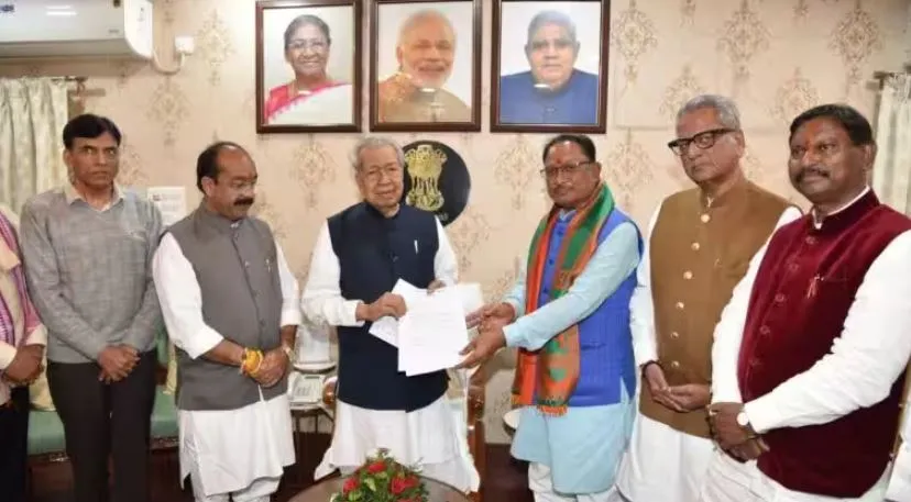 छत्तीसगढ़: भाजपा के नामित मुख्यमंत्री विष्णु देव साय राज्यपाल से मिलने पहुंचे राजभवन 