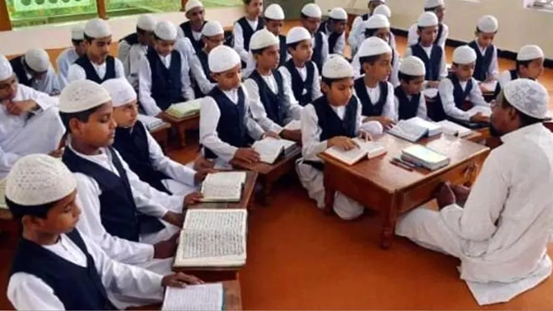 UP मदरसा शिक्षा बोर्ड के अध्यक्ष ने की मदरसों की जांच स्थगित करने की मांग 