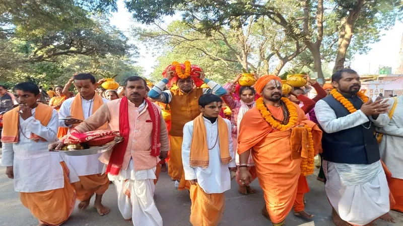 बहराइच: श्रीमद्भागवत कथा और विराट सनातन धर्म संसद का कलश यात्रा के साथ हुआ शुभारंभ