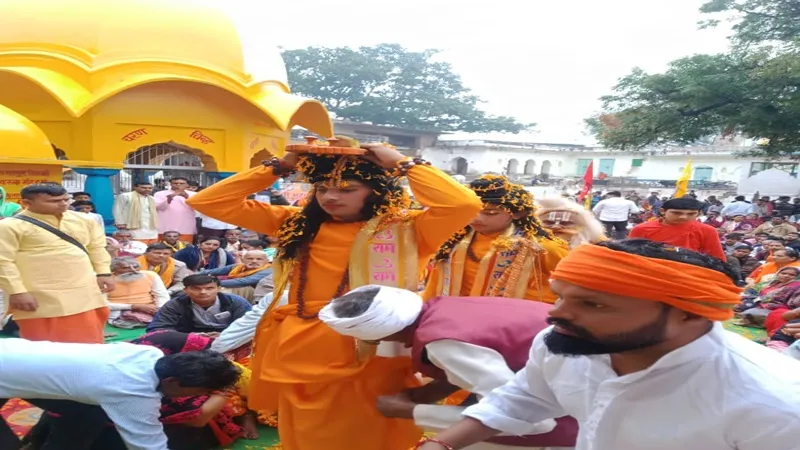 अयोध्या: चित्रकूट से खड़ाऊ लेकर भरत कुंड पहुंची भरत यात्रा, हुआ स्वागत