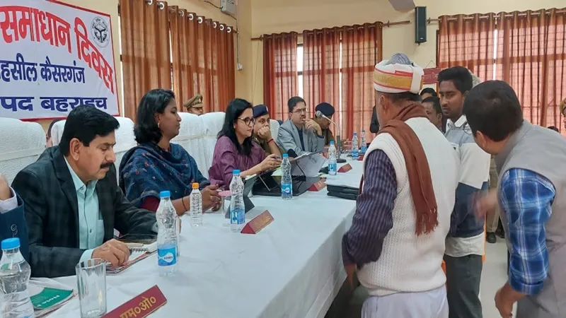 बहराइच: ग्रामीण की शिकायत न सुनना लेखपाल को पड़ा भारी, जिलाधिकारी ने किया निलंबित