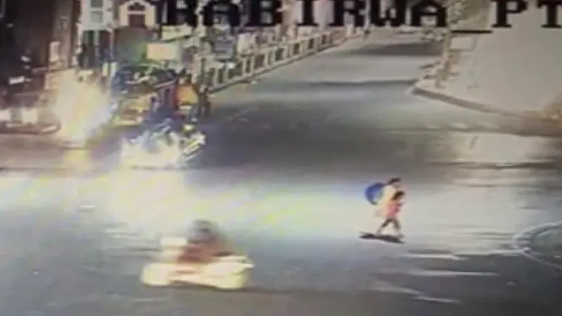 लखनऊ: अवध चौराहे पर तेज रफ्तार कार ने ट्रैफिक पुलिस को मारी टक्कर, घटना का CCTV हुआ वायरल