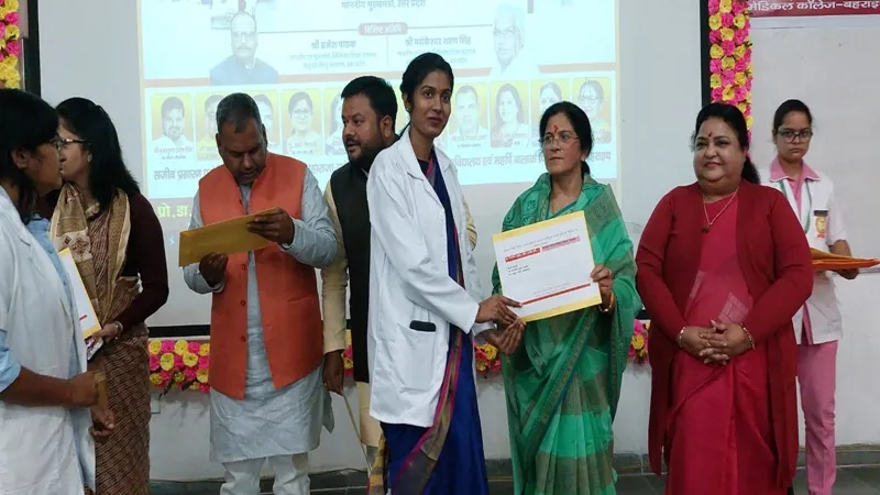 बहराइच: स्टाफ नर्सों को मिला नियुक्ति पत्र तो खिल उठे चेहरे