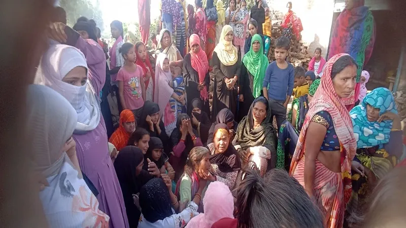बाराबंकी: लकड़ी के ठेके के मचान पर सो रहे युवक की नृशंस हत्या, परिजनों में मचा कोहराम