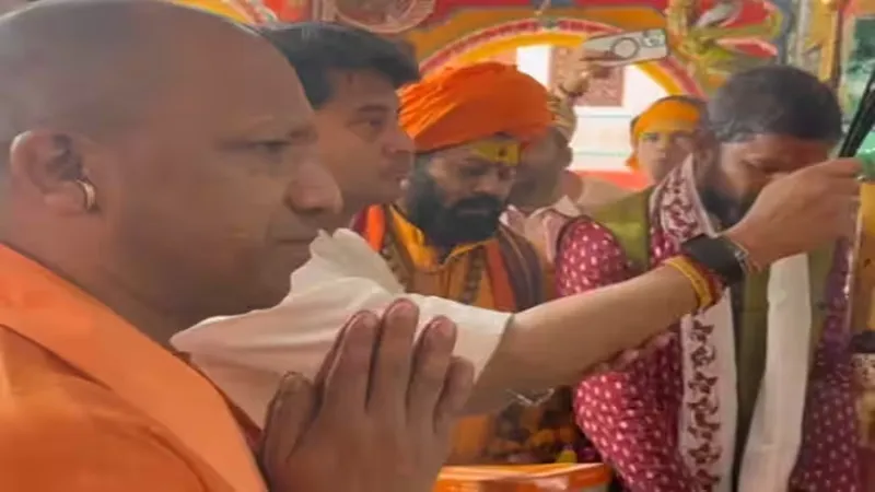 मुख्यमंत्री योगी और ज्योतिरादित्य सिंधिया पहुंचे अयोध्या, हनुमान गढ़ी और रामलाल के दरबार में किए दर्शन पूजन