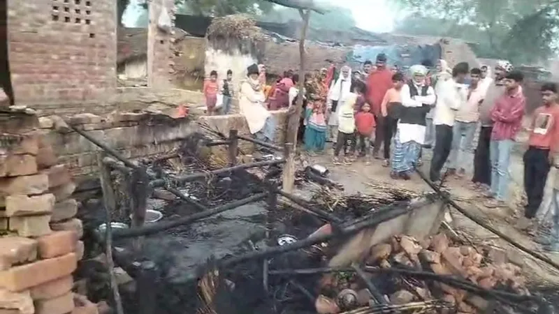 फिरोजाबाद में दर्दनाक हादसा: झोपड़ी में लगी आग, तीन बच्चों की जलकर मौत, पिता गंभीर