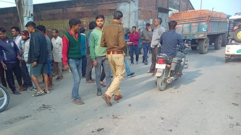 अयोध्या: बाइक सवार को सौ मीटर तक घसीट ले गई ट्रैक्टर ट्राली, युवक की मौत 