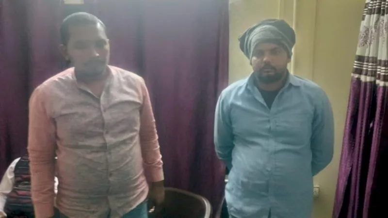 बलिया: रिश्वत लेते लेखपाल समेत दो गिरफ्तार, छुड़ाने के लिए राजस्व कर्मियों ने दिया धरना, जानें पूरा मामला