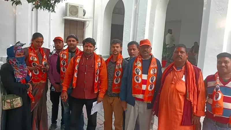बहराइच: अयोध्या में बने बाला साहब ठाकरे का स्मारक स्थल, शिव सैनिकों ने उठाई मांग, प्रदर्शन कर सौंपा ज्ञापन