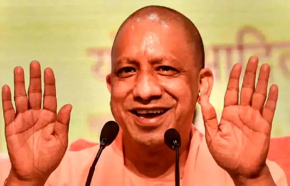 योगी सरकार ने जारी किया हॉलीडे कैलेंडर, सरकारी कर्मचारियों को मिलेगा साल में 122 दिनों का अवकाश, जानिए कैसे