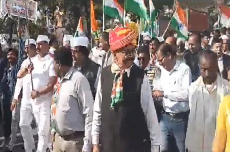 बिजनौर : कांग्रेसियों ने निकाली यूपी जोड़ो यात्रा, सरकार की नाकामियां गिनवाई...देखें VIDEO
