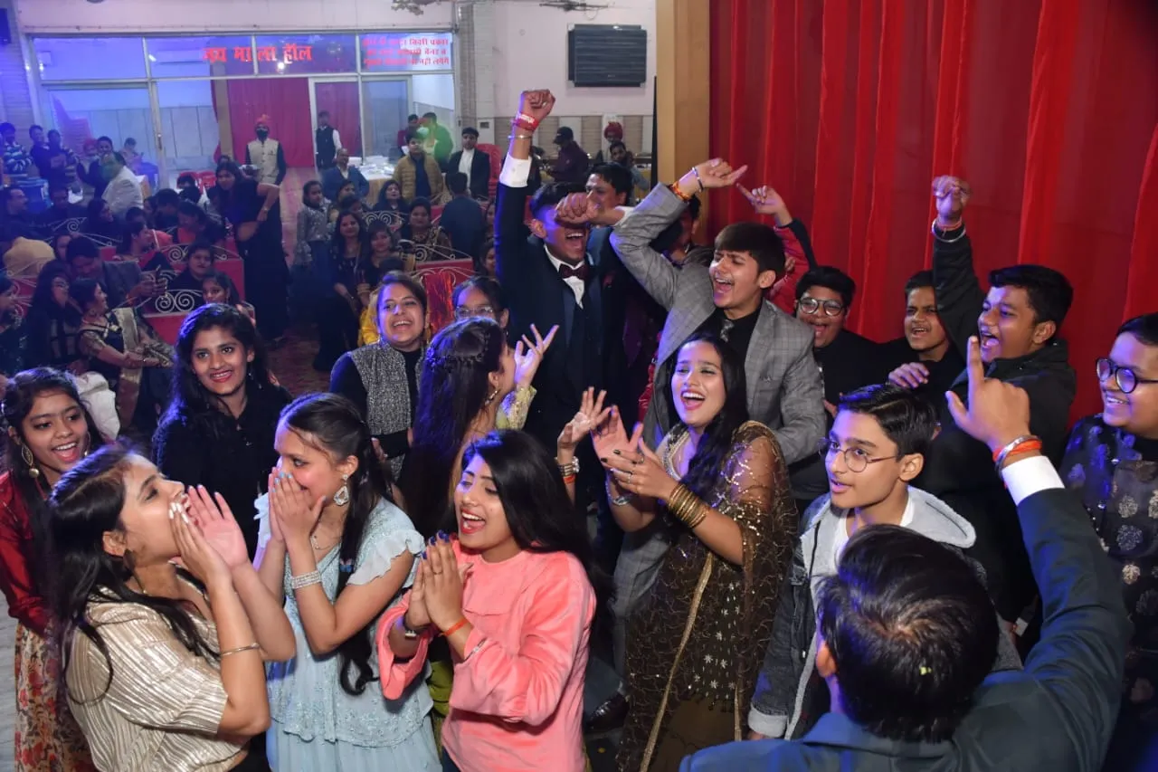 कासगंज: गुजरते वर्ष को दी विदाई, नए वर्ष का किया स्वागत 