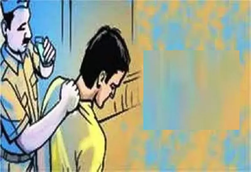 मुरादाबाद : चकबंदी अधिकारियों की ग्राम अदालत में जिला बदर हिस्ट्रीशीटर की दबंगई, जानिए मामला