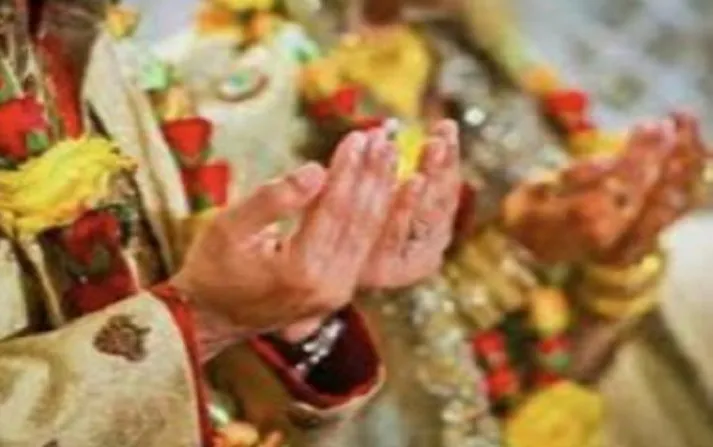 रामपुर : प्रेमिका के घर पहुंचे प्रेमी को परिजनों ने दबोचा, बाद में पढ़ा दिया निकाह