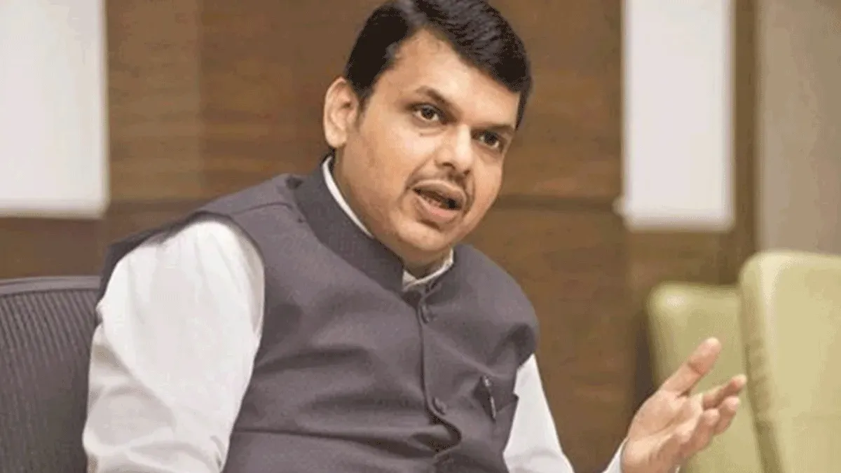 मराठा आरक्षण आंदोलनकारियों के खिलाफ दर्ज मामले वापस लेने की मांग पर विचार करेगी सरकार: फडणवीस