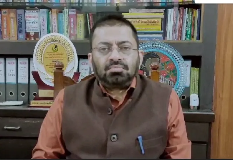 मुरादाबाद : जिलाधिकारी ने की युवाओं से मतदाता सूची में नाम शामिल कराने की अपील 