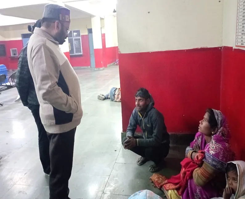 मुरादाबाद : सुबह गलन से ठिठुरे लोग, दिन में धूप से राहत...रैन बसेरों में इंतजाम सुधारने में लगे प्रशासनिक अधिकारी