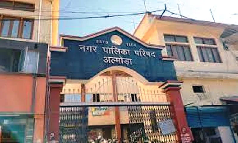 अल्मोड़ा: किराए पर जमीन देकर आय बढ़ाएगी नगर पालिका, दस दुकानों के लिए हुई टेंडर प्रक्रिया  