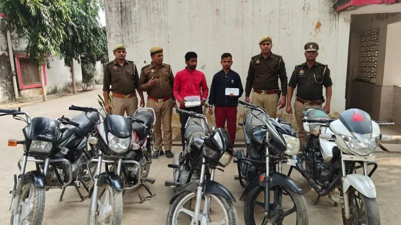 Etawah News: दो वाहन चोर असलहा समेत गिरफ्तार, पांच बाइकें बरामद, फर्जी नंबर प्लेट लगाकर बेचते थे
