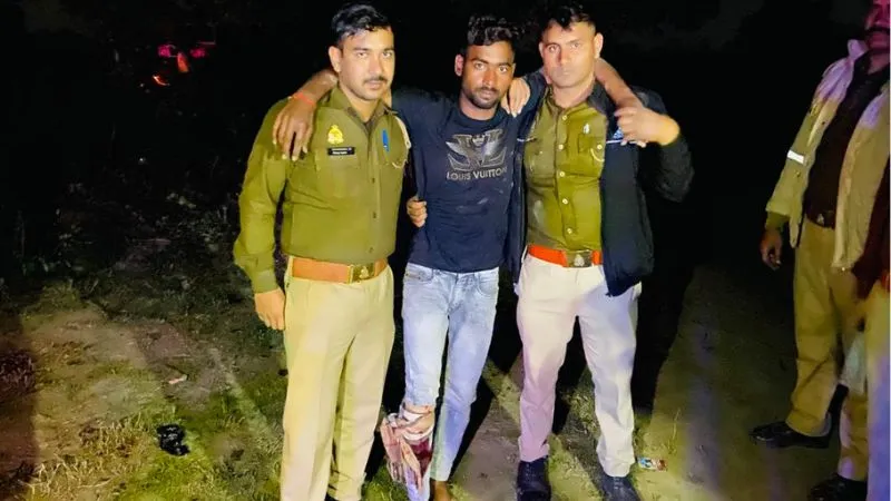 Etawah: पुलिस-बदमाशों के बीच मुठभेड़, एक बदमाश के पैर में लगी गोली, तीन गिरफ्तार, बाइक चोरी मामले में चल रहा था वांछित