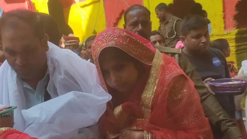 Etawah News: पूर्व राष्ट्रपति रामनाथ कोविंद के परिजनों ने कालिका मंदिर में की पूजा, चार दिसंबर को भतीजे की हुई थी शादी