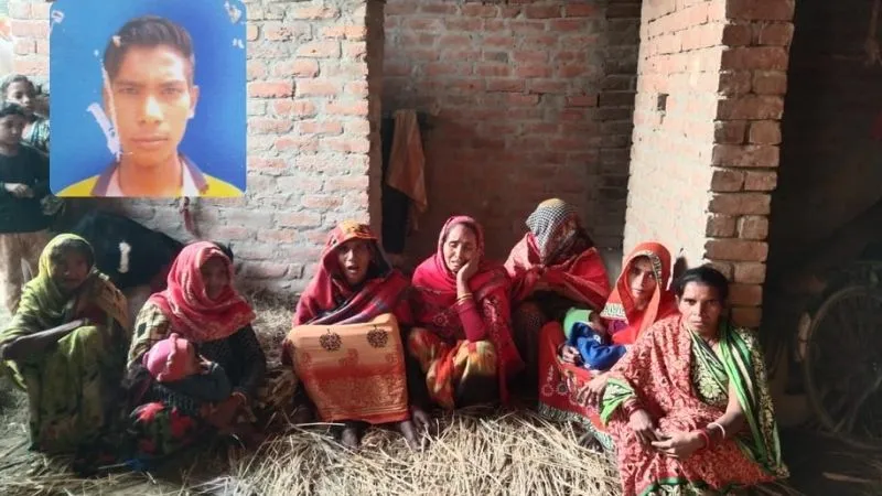 Farrukhabad Crime: पेड़ से लटकता मिला छात्र का शव, परिजनों ने लगाया हत्या का आरोप