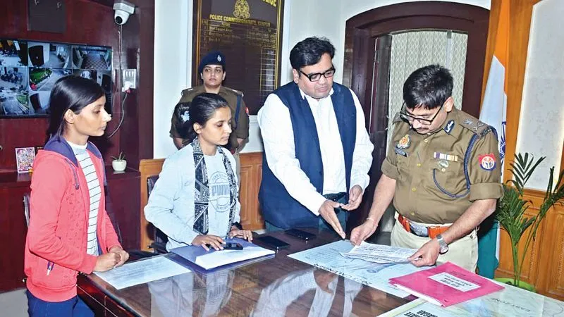 Kanpur Farmer Suicide Case: बेटियां बोलीं, तीन माह हो गए, न्याय नहीं मिला, पुलिस कमिश्नर और संयुक्त पुलिस आयुक्त के सामने फूटा दर्द 