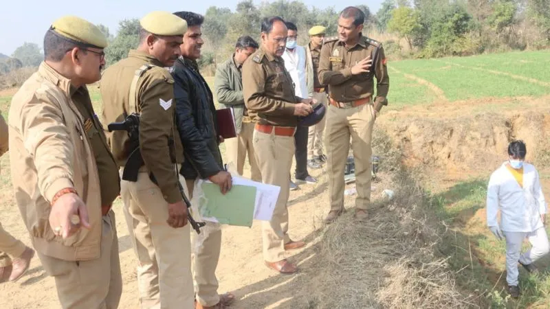 Farrukhabad Murder: दोस्त की फावड़ा मार कर हत्या, शव को खेत में गड्डा खोद दफन किया, जांच में जुटी पुलिस