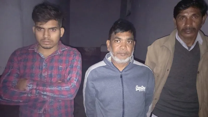 Farrukhabad: देह व्यापार के अड्डे पर पुलिस का छापा, एक युवती सहित चार गिरफ्तार, आपत्तिजनक सामान बरामद