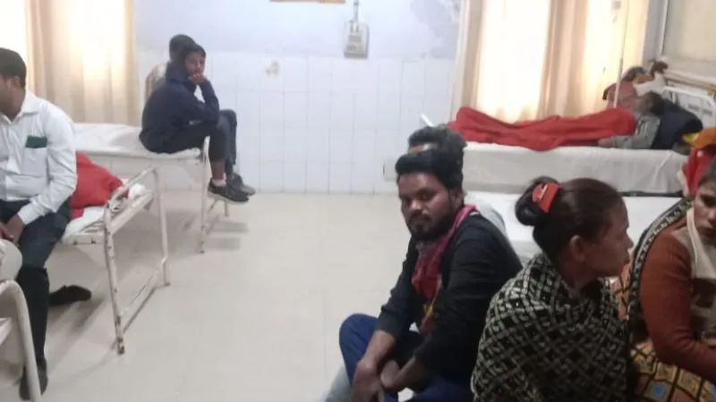 Fatehpur: कोरोना संक्रमित मरीजों के लिए अस्पतालों में बेड आरक्षित, संक्रमितों की संख्या बढ़ने पर डेडीकेटेड अस्पताल में होंगे भर्ती