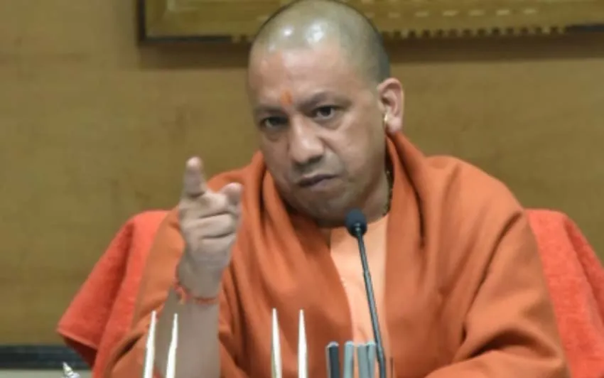 यूपी में चकबंदी और राजस्व मामलों में लापरवाही हुई तो नपेंगे डीएम व कमिश्नर, एक्शन में योगी, शुरू हुआ विशेष अभियान