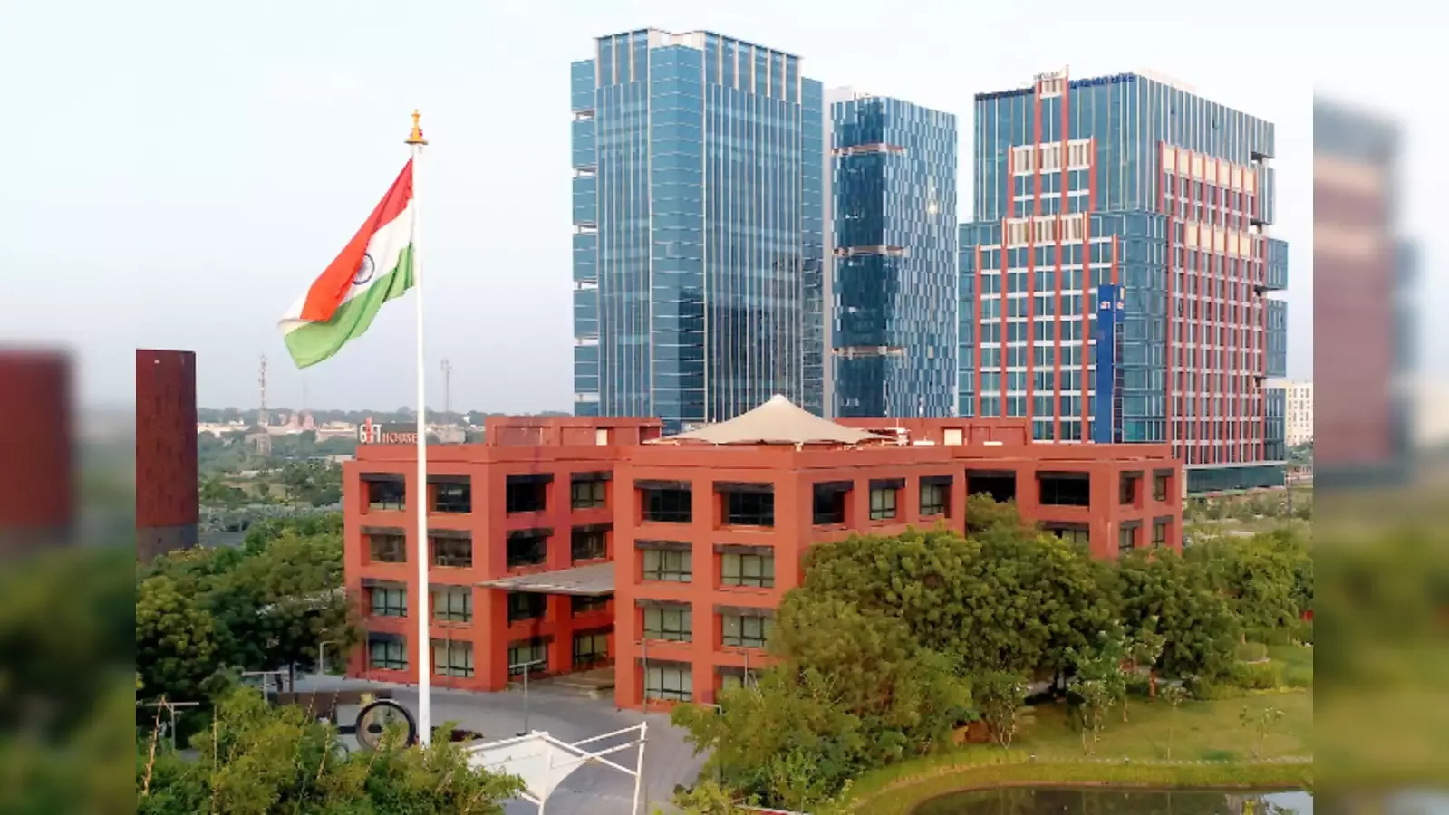 LIC की चालू वित्त वर्ष में गिफ्ट सिटी में कार्यालय खोलने की तैयारी 