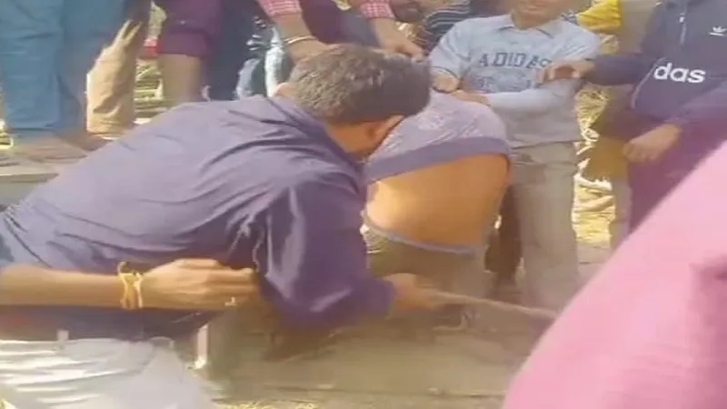 बिजनौर: मानसिक मंदित युवक के हाथ रस्सी से बांधकर पीटा, छेड़खानी का लगाया आरोप 