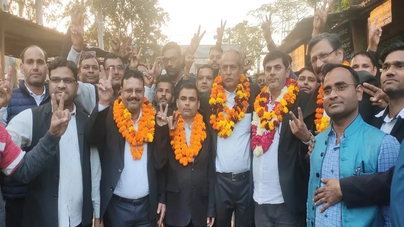 अमरोहा: कुलवीर सिंह अध्यक्ष, अनुराग बने महासचिव... 150 अधिवक्ताओं ने किया मतदान