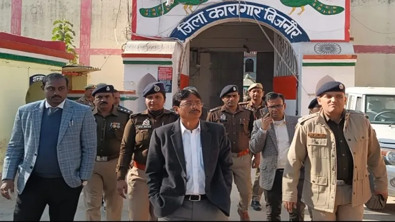 बिजनौर : जनपद न्यायाधीश, डीएम व एसपी ने जेल का किया निरीक्षण 