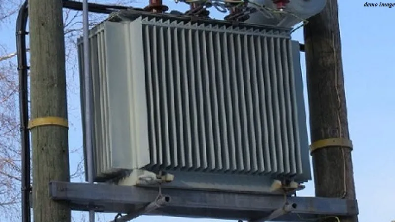 अमरोहा : ट्रांसफार्मर चोरी होने से गांव की विद्युत आपूर्ति बंद, 1000 विद्युत उपभोक्ता पांच दिन से परेशान... किया प्रदर्शन