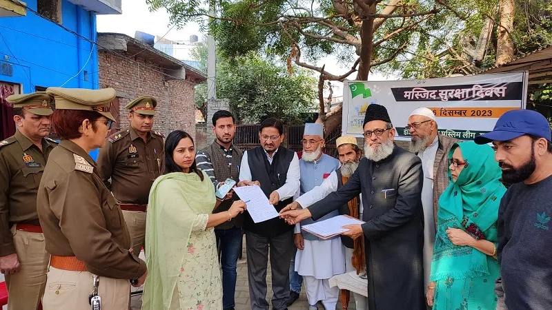 मुरादाबाद: इंडियन मुस्लिम लीग के पदाधिकारी ने अपनी मांगों को लेकर सोंपा ज्ञापन