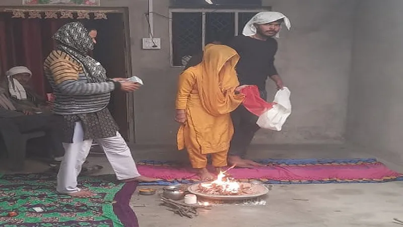 बिजनौर: रात में प्रेमिका से मिलने पहुंचा प्रेमी, ग्रामीणों ने पकड़कर कराई शादी... विदाई के दौरान आया ट्विस्ट