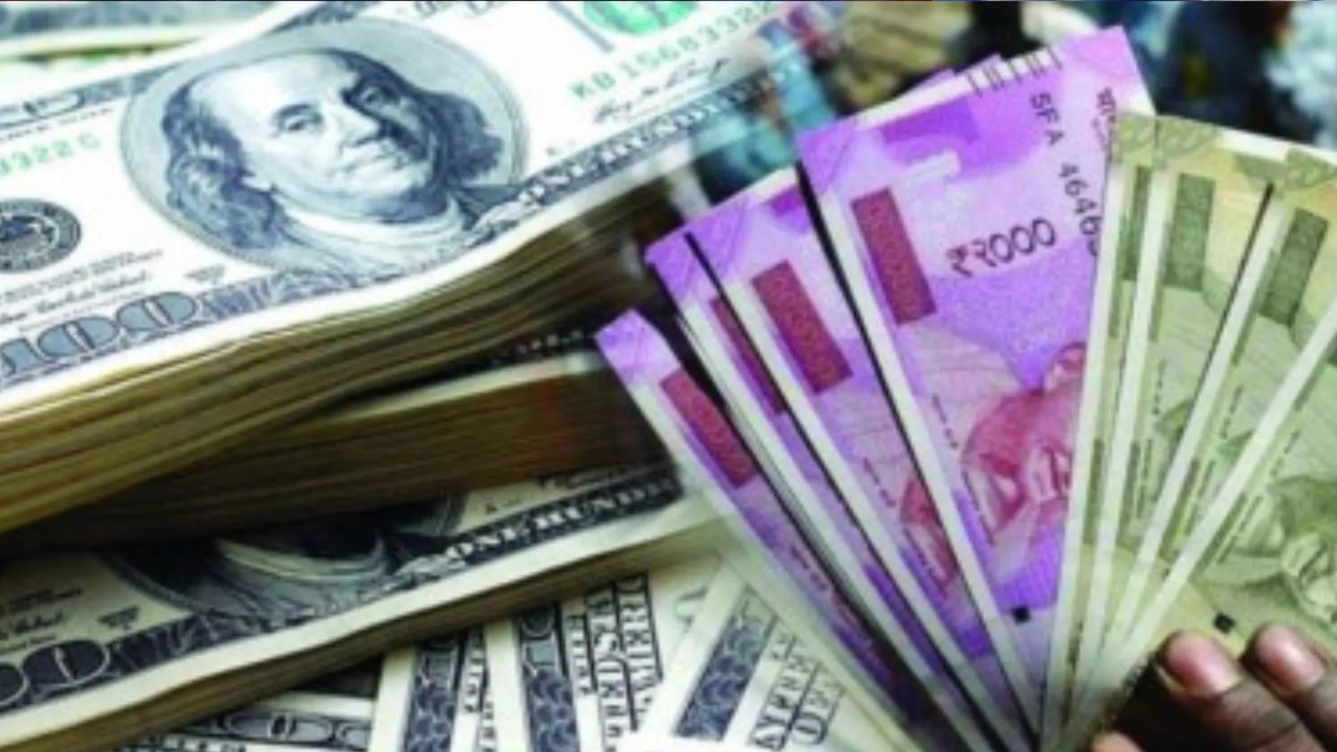 रुपया शुरुआती कारोबार में चार पैस की गिरावट के साथ 83.22 प्रति डॉलर पर 