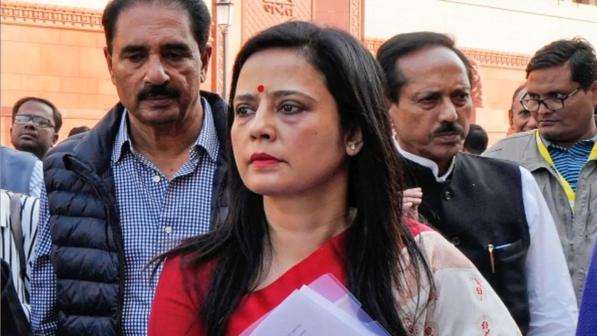 आधिकारिक आवास खाली कराने के खिलाफ मोइत्रा की याचिका पर चार जनवरी को होगी सुनवाई 