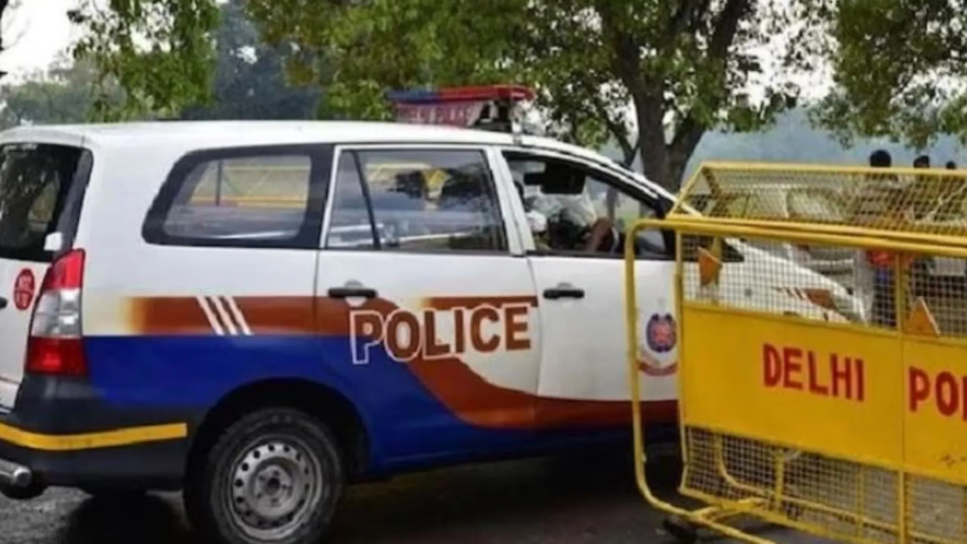 सीसीटीवी फुटेज में व्यक्ति पर तीन लोग हमला करते दिखे, दिल्ली पुलिस ने शुरू की जांच 