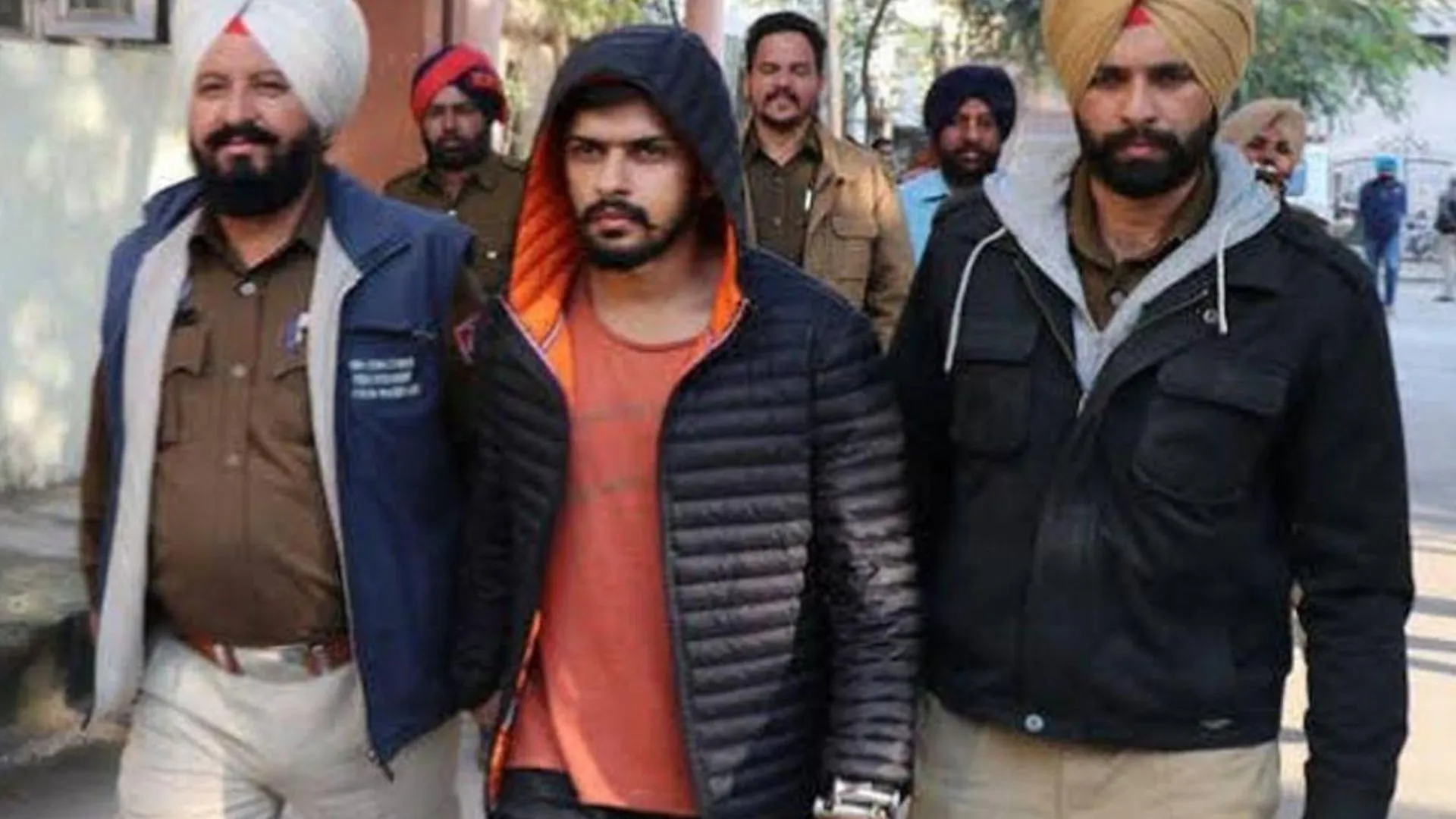 ED ने लॉरेंस बिश्नोई गिरोह के खिलाफ धन शोधन मामले में हरियाणा और राजस्थान में छापे मारे 