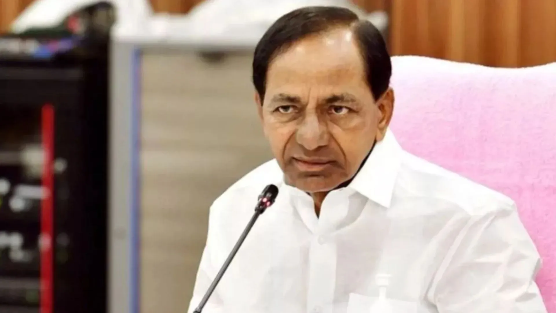 तेलंगाना के पूर्व मुख्यमंत्री KCR अस्पताल में भर्ती, गिरने से हड्डी टूटने की आशंका